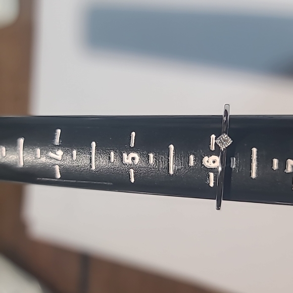 14KT gold and diamond ring - Picture 6 of 6